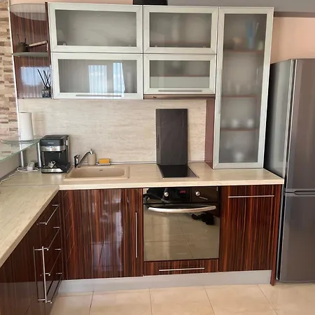 Апартамент сарафово холидейс Бургас